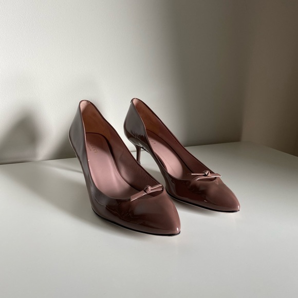 Gucci Brown Patent Leather Bow Heels - Picture 3 of 16